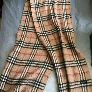 Beautiful Burberry scarf for man or woman.